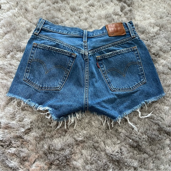 Levi’s 501 Cutoff Shorts - Size 26 - Picture 2 of 10